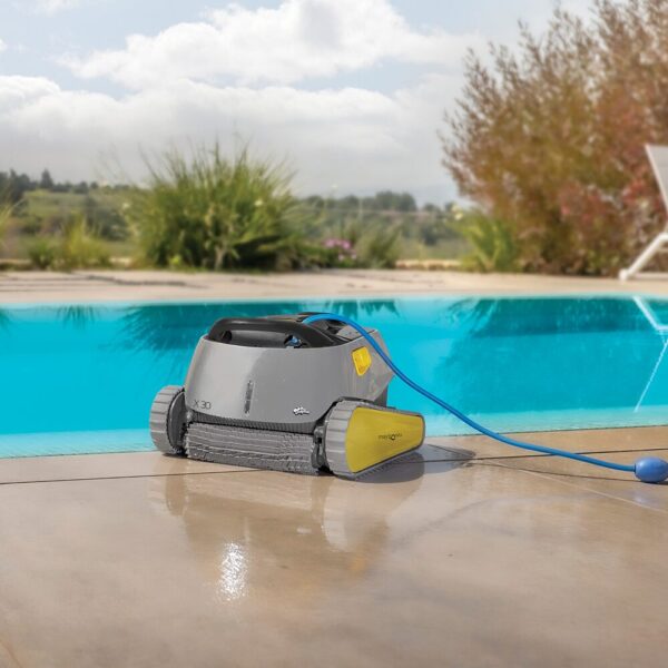 ProductLifestyle_Dolphin_X30_ByThePool_1000x1000-600x600