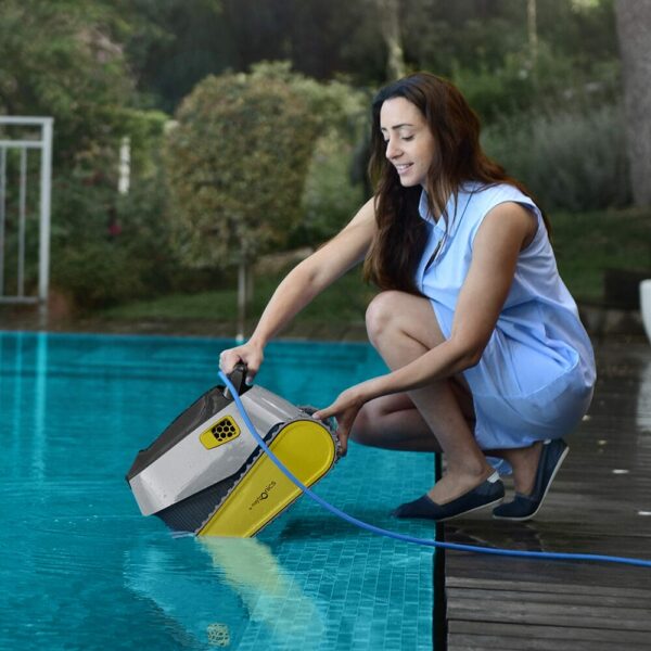 X30_woman-putting-in-pool_1000x1000-600x600